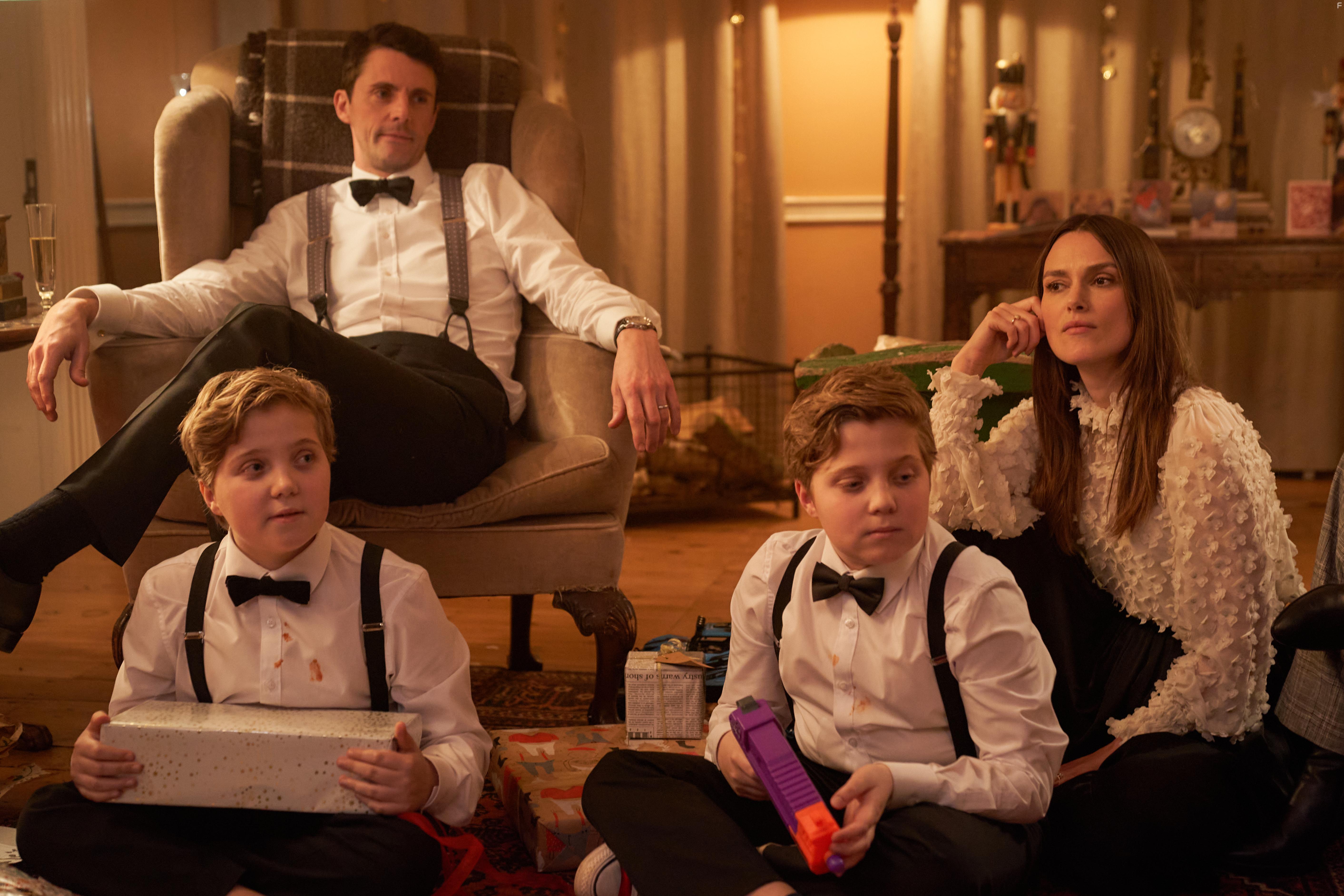 Matthew Goode, Keira Knightley, Gilby Griffin Davis, and Hardy Griffin Davis in Silent Night (2021)