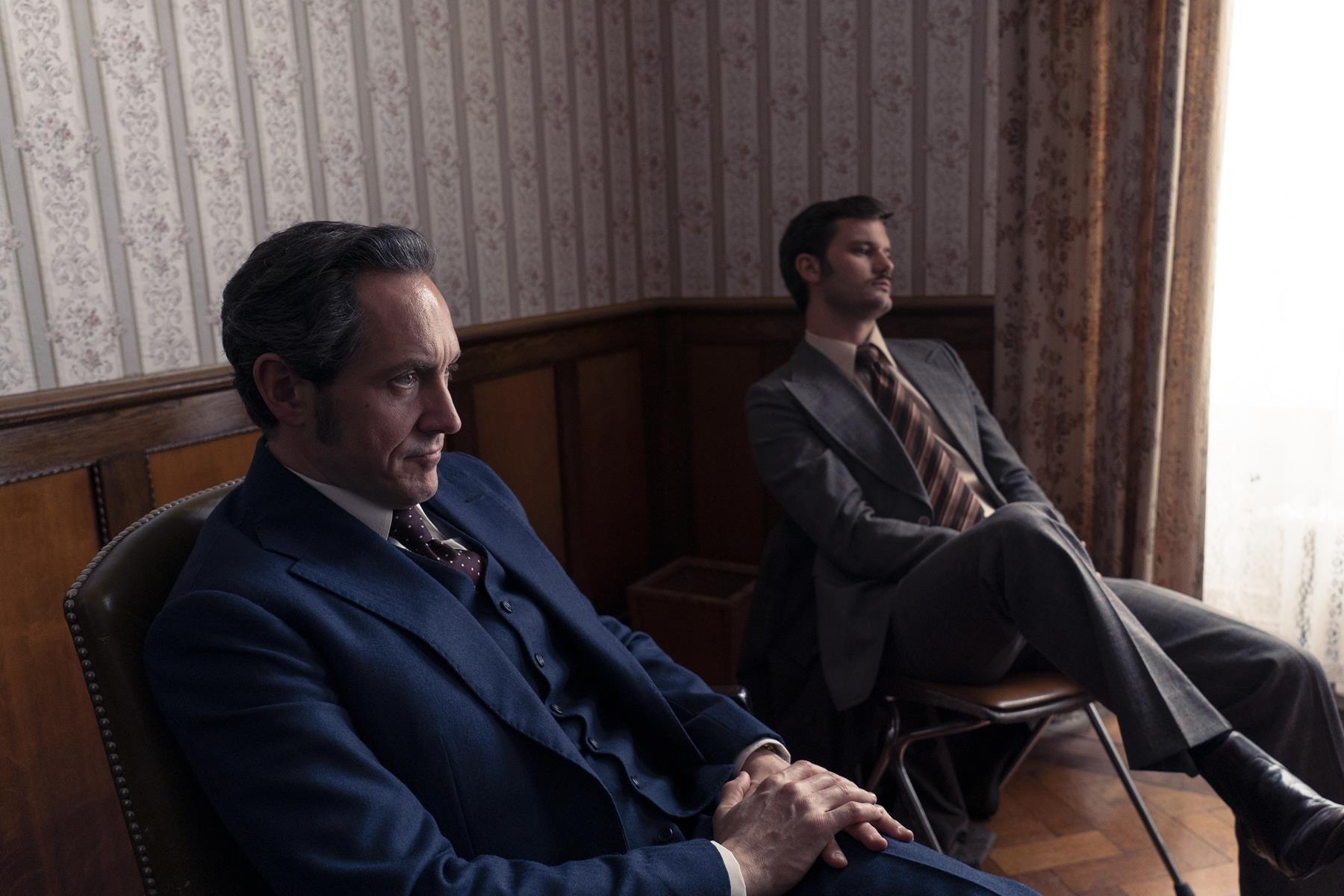Bertie Carvel and Jeremy Irvine in Dalgliesh (2021)