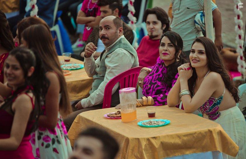 Nursel Kse, Alisan Ugur, Mustafa Kirantepe, Ugur Yildiran, and Asena Girisken in  Kurus (2021)