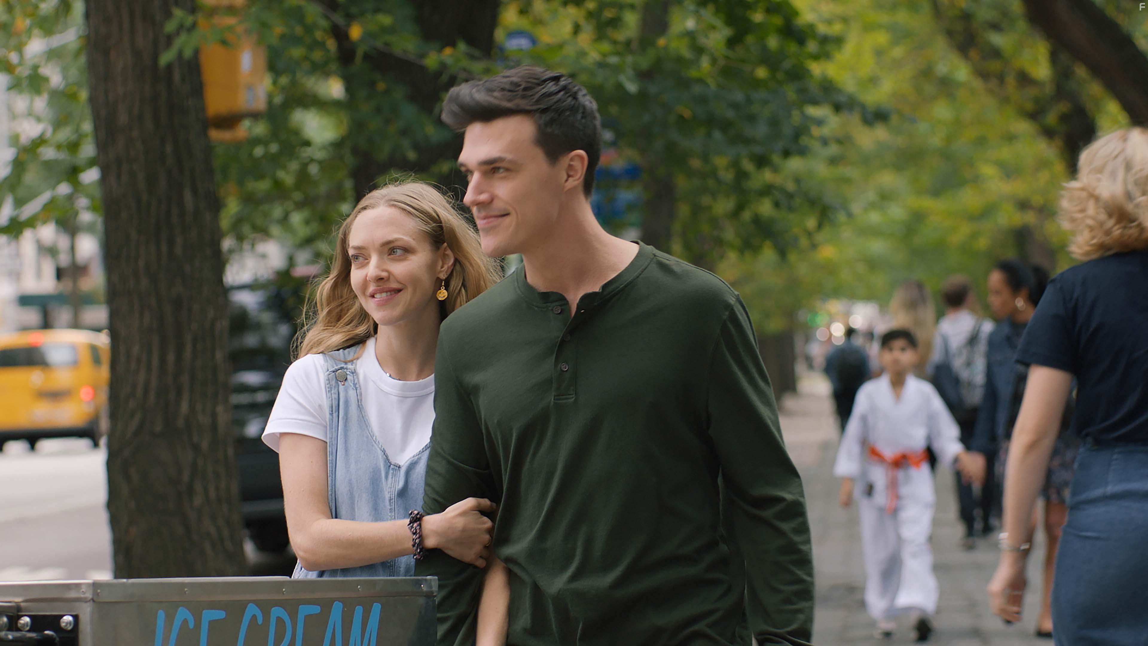 Amanda Seyfried and Finn Wittrock in A Mouthful of Air (2021)
