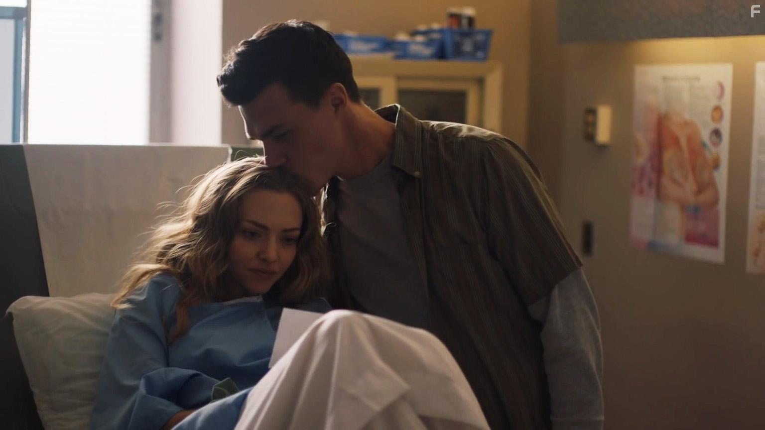 Amanda Seyfried and Finn Wittrock in A Mouthful of Air (2021)