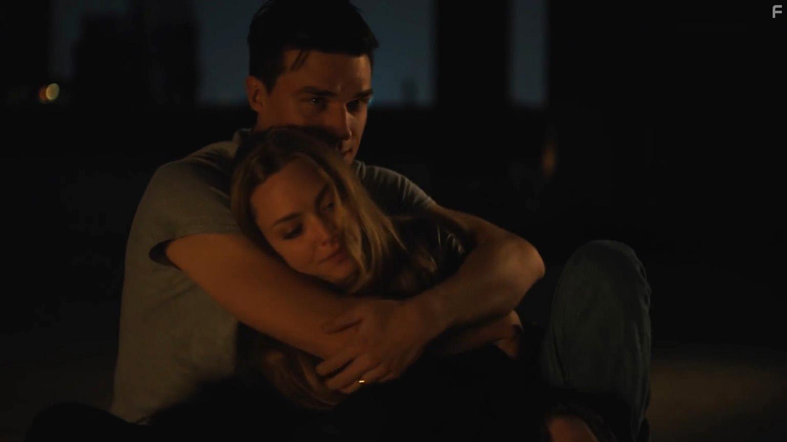 Amanda Seyfried and Finn Wittrock in A Mouthful of Air (2021)