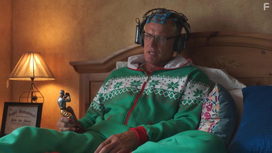 Dolph Lundgren in Pups Alone (2021)