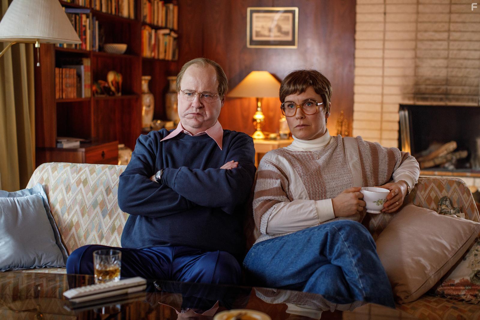 Robert Gustafsson and Eva Melander in Den osannolika mrdaren (2021)