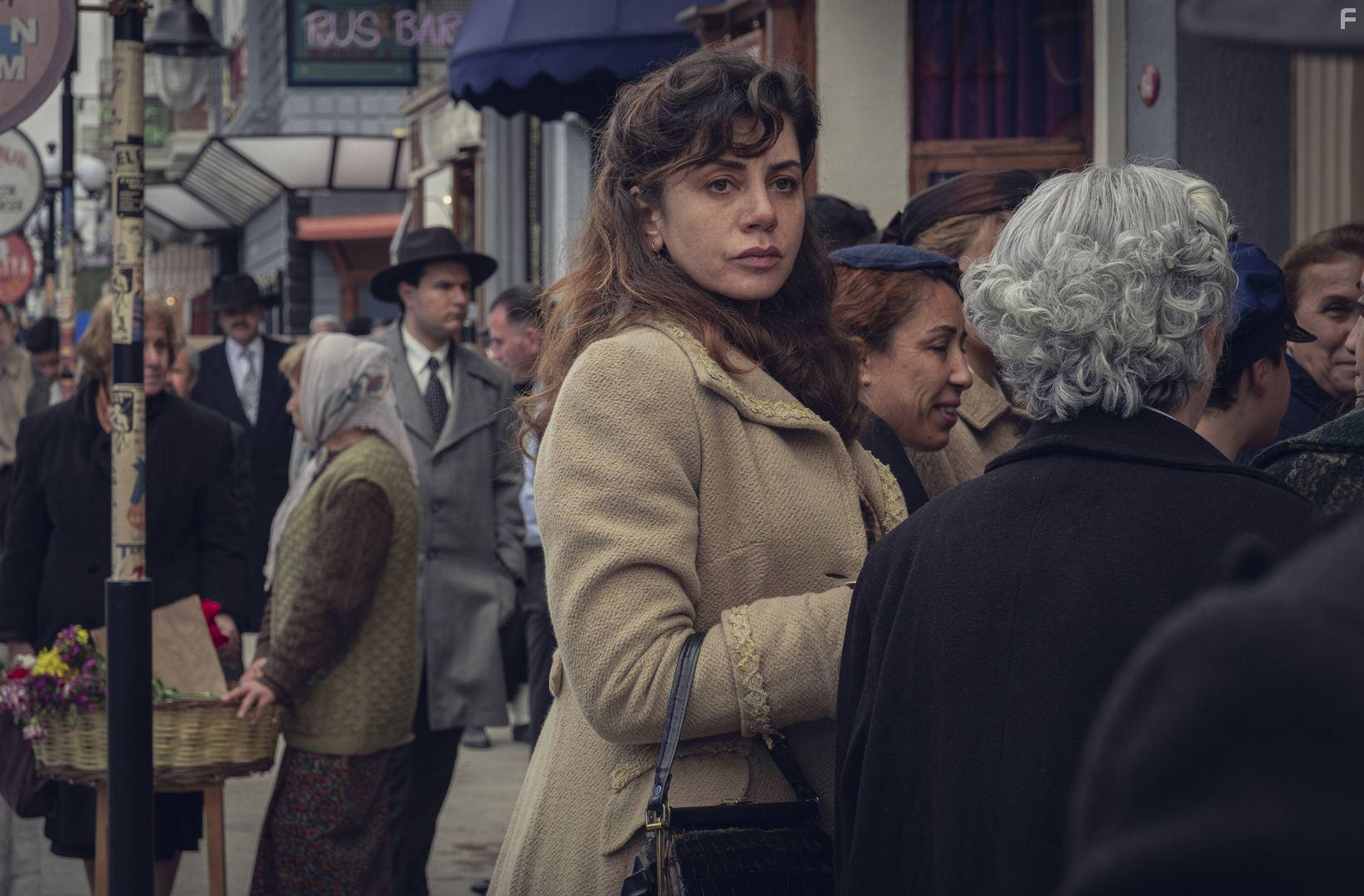 Gke Bahadir in The Club (2021)