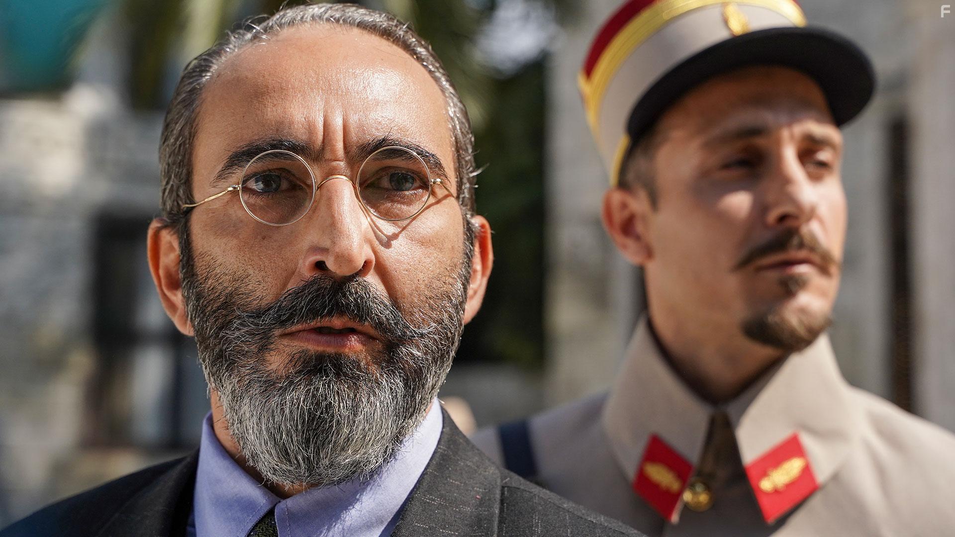 Firat Tanis in Aziz (2021)