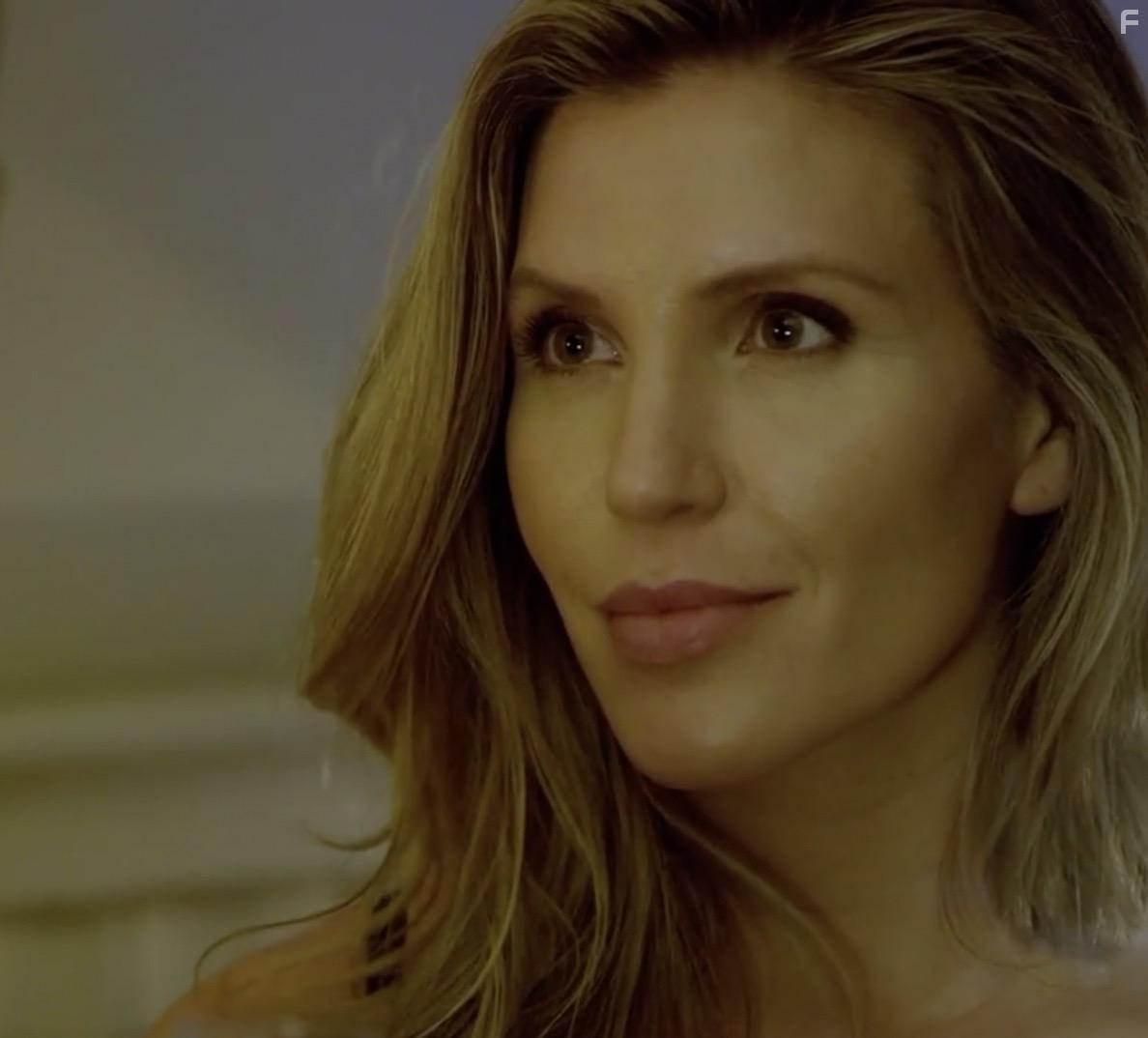 Kate Watson in Her Deadly Groom (2020)