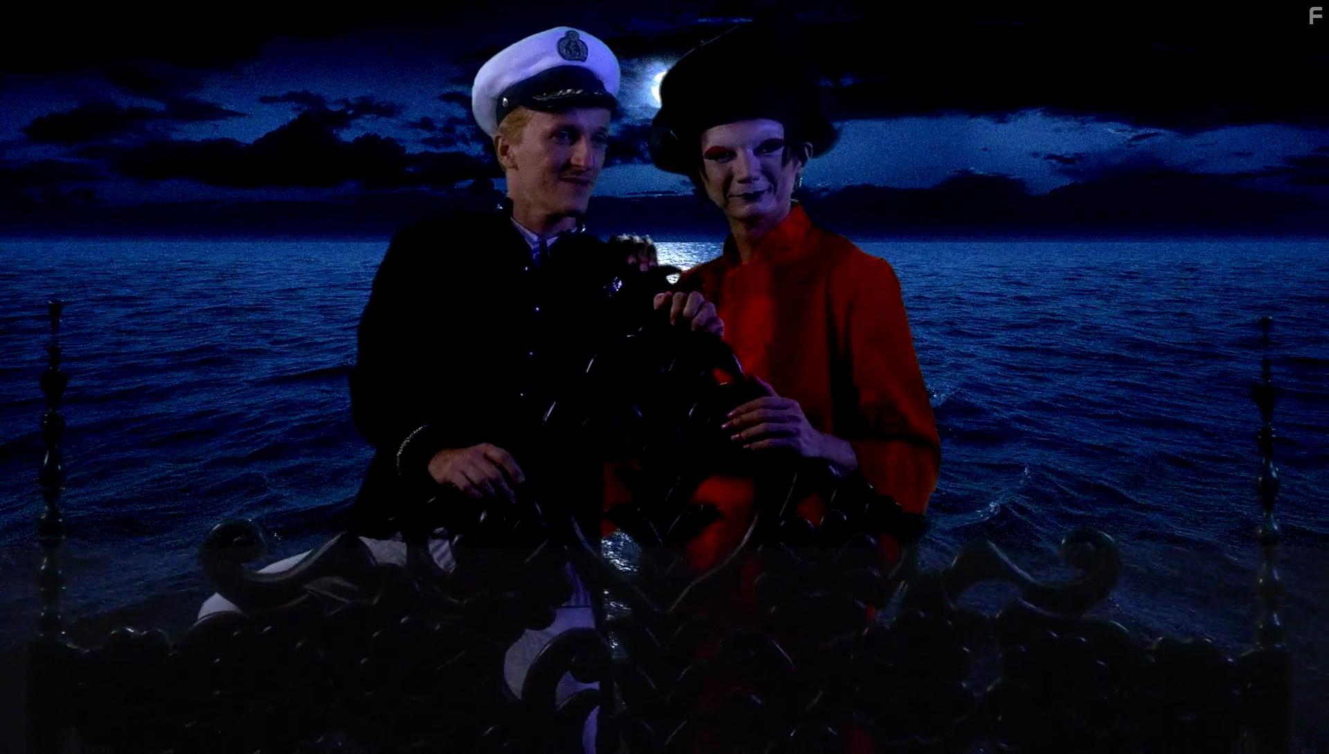 Demick Lopes and Yuri Yamamoto in Inferninho (2018)