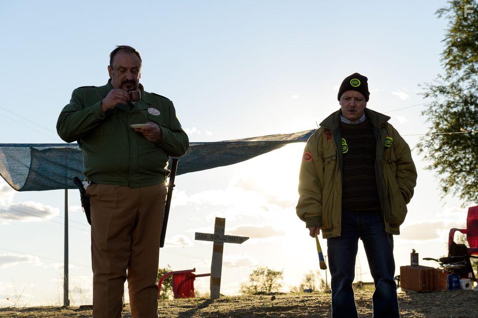 Fernando Albizu and scar de la Fuente in El buen patrn (2021)