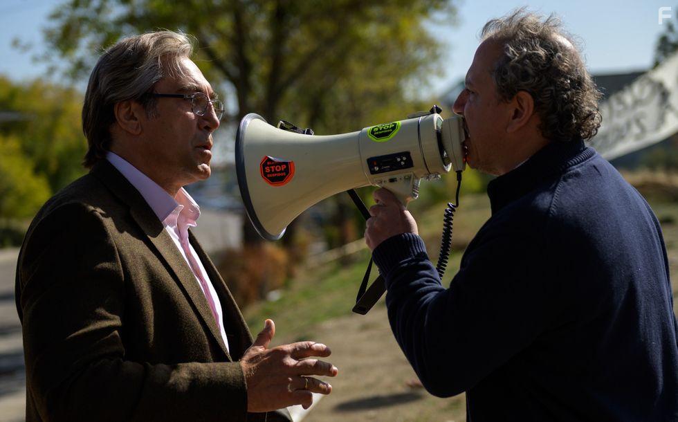 Javier Bardem and scar de la Fuente in El buen patrn (2021)