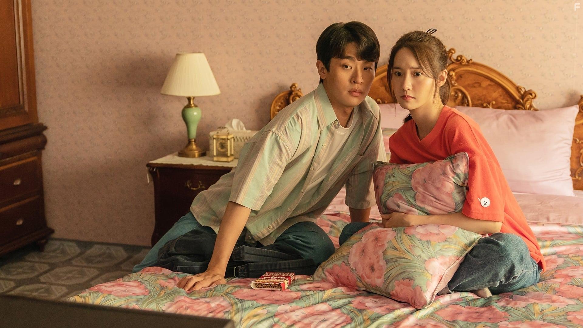 Jeong Min Park and Im Yoon-ah in Gi-Juk (2021)