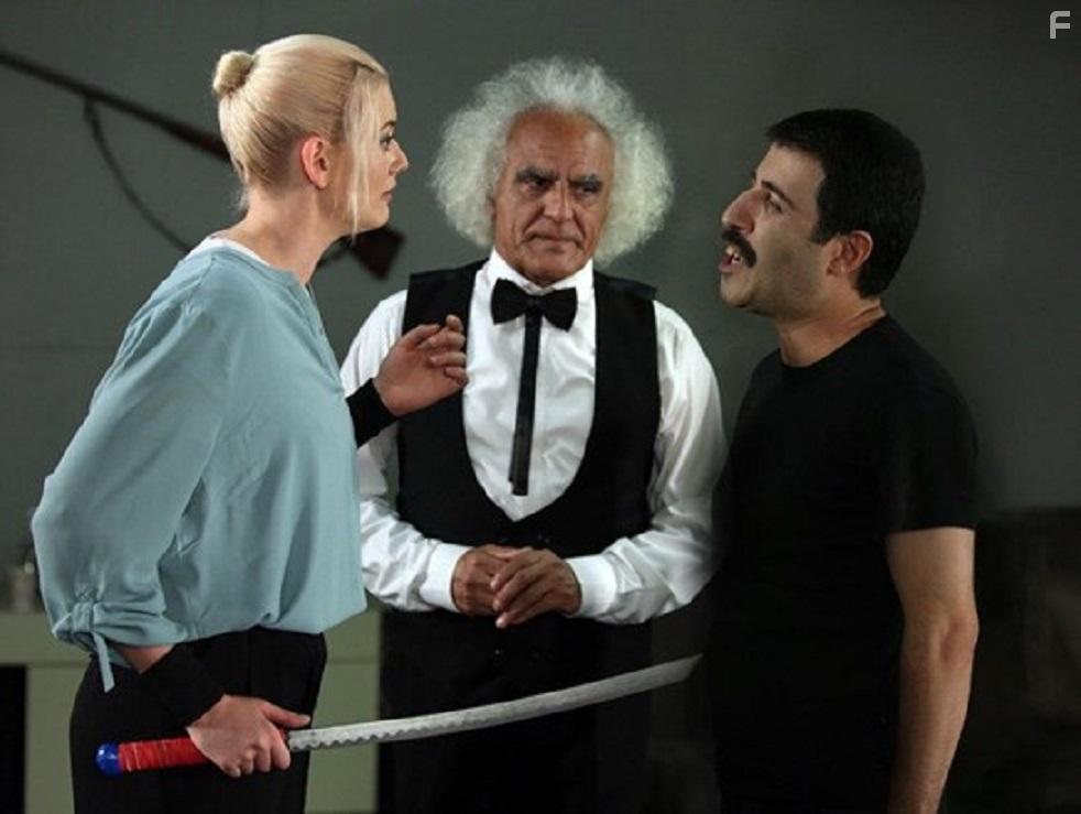 Renee Johanna Stulz, Mohsen Hosseini, and Hooman Hajabdollahi in Samurai in Berlin (2019)