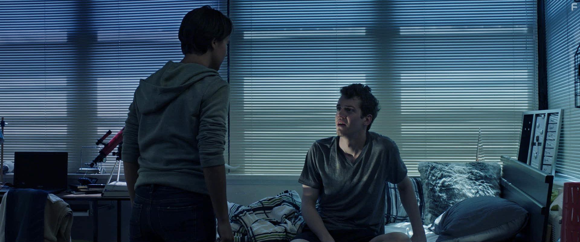 Robert Naylor and Paloma Kwiatkowski in Entangled (2019)