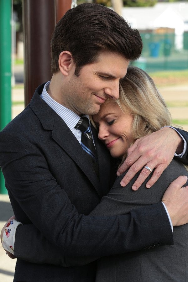 Adam Scott and Amy Poehler in Парки и зоны отдыха (2009)