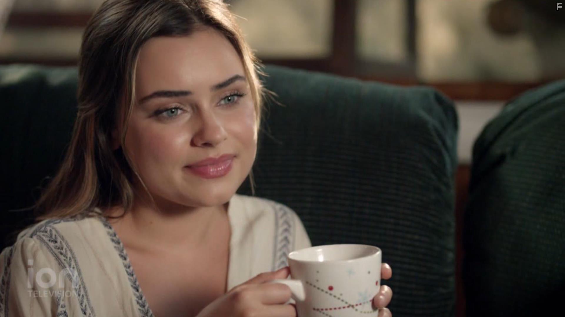 Nicolette Langley in Christmas Matchmakers (2019)