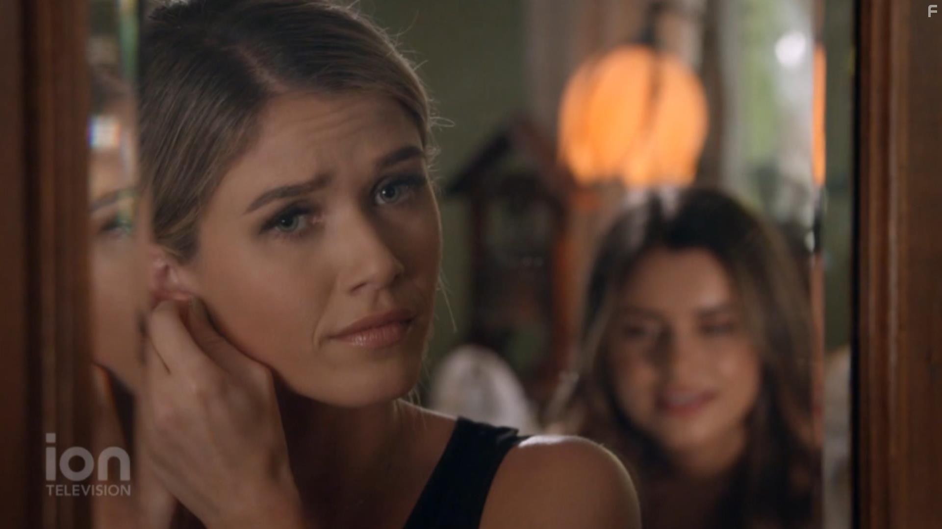 Anna Marie Dobbins in Christmas Matchmakers (2019)