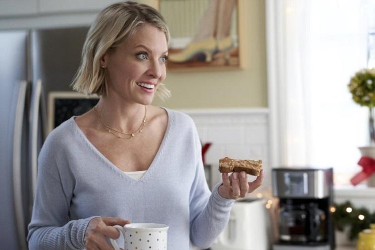 Kaitlin Doubleday in A Mrs. Miracle Christmas (2021)