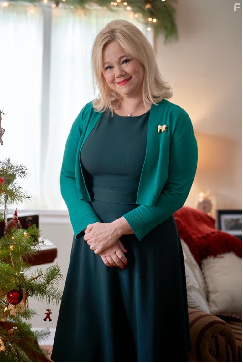Caroline Rhea in A Mrs. Miracle Christmas (2021)