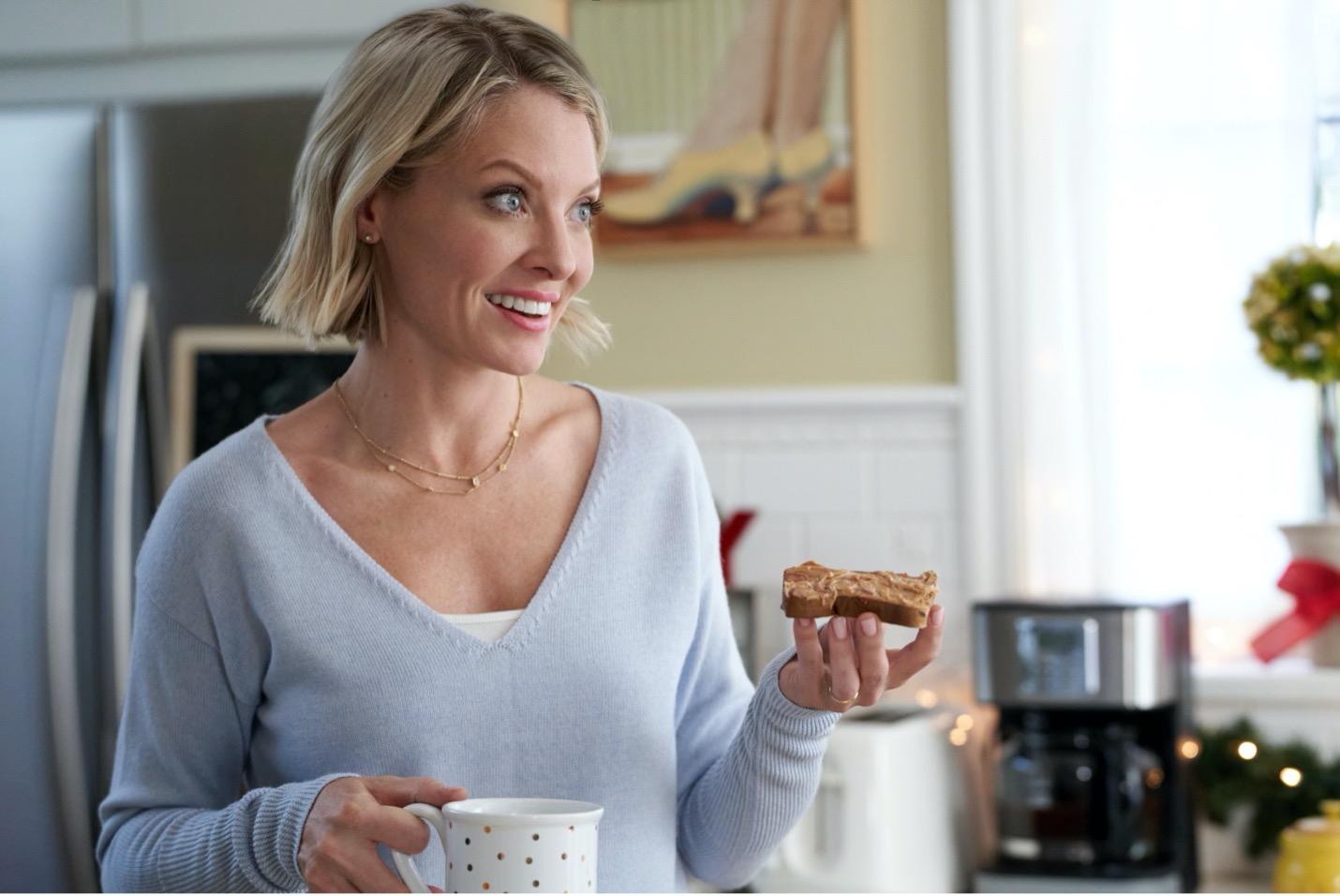 Kaitlin Doubleday in A Mrs. Miracle Christmas (2021)