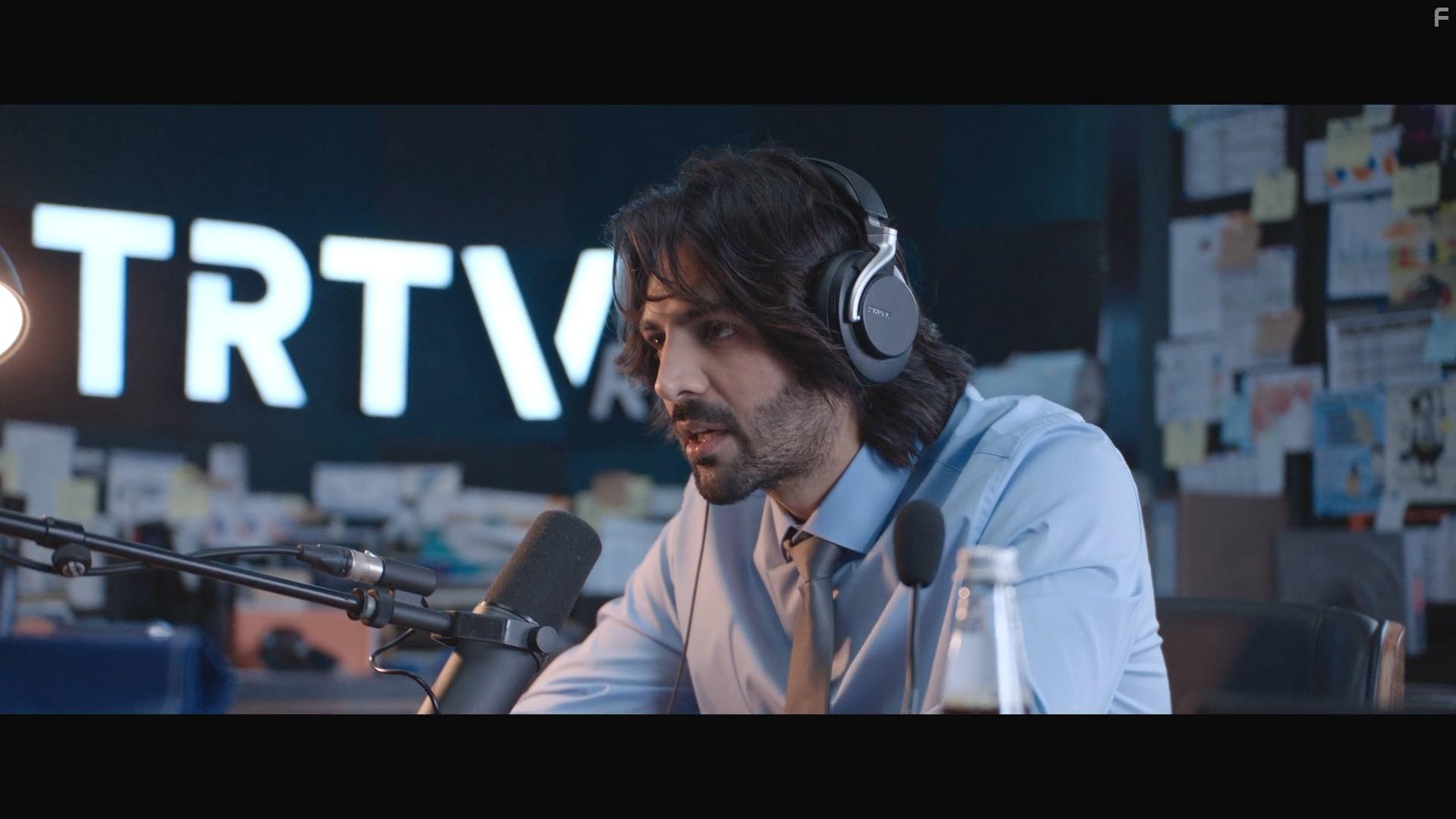 Kartik Aaryan in Dhamaka (2021)