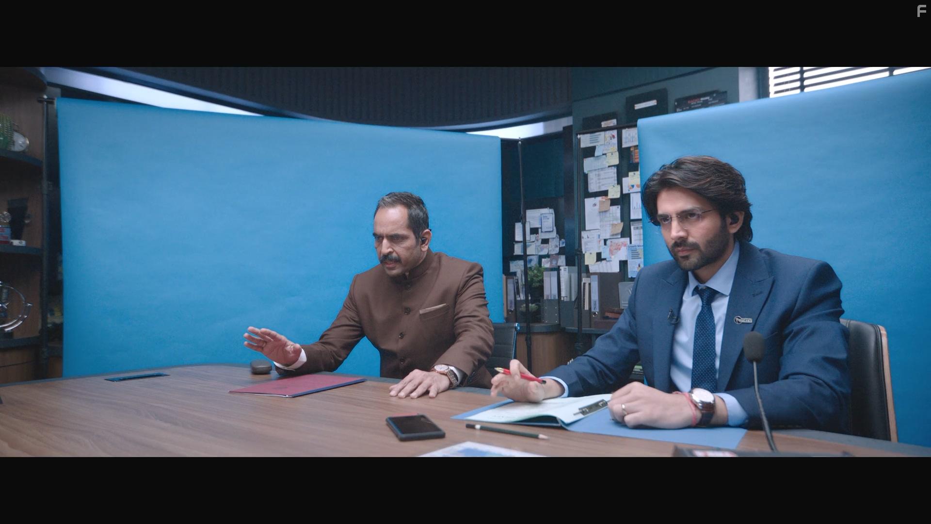 Kartik Aaryan in Dhamaka (2021)