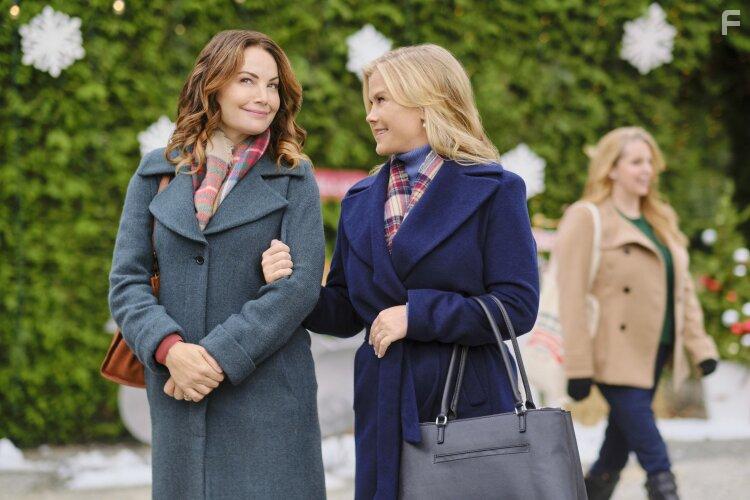 Alison Sweeney and Erica Durance in Open by Christmas (2021)