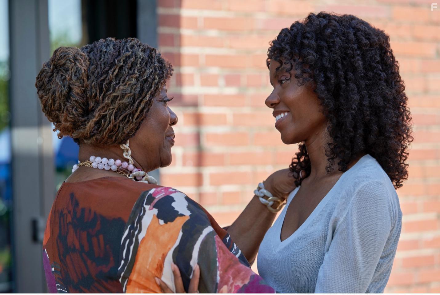 Loretta Devine and Ashleigh Murray in Christmas in Harmony (2021)