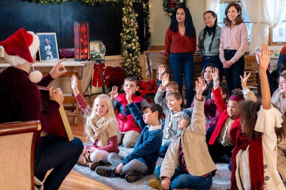 Autumn Reeser, Lisa MacFadden, and Tiffany Mo in A Glenbrooke Christmas (2020)