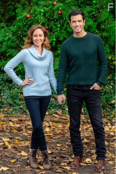 Autumn Reeser and Antonio Cupo in A Glenbrooke Christmas (2020)