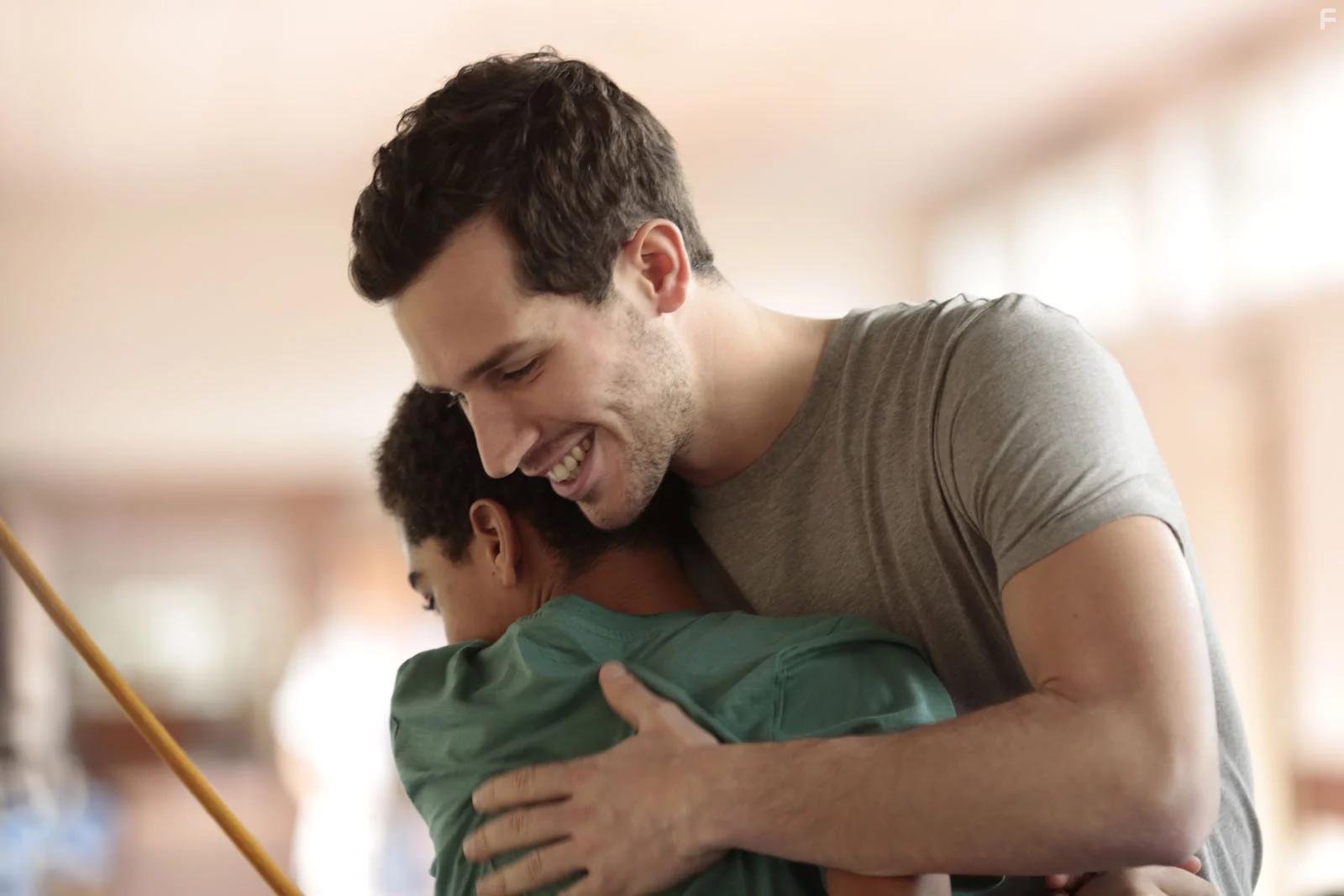 Yoann Eloundou and Victor Belmondo in Envole-moi (2021)