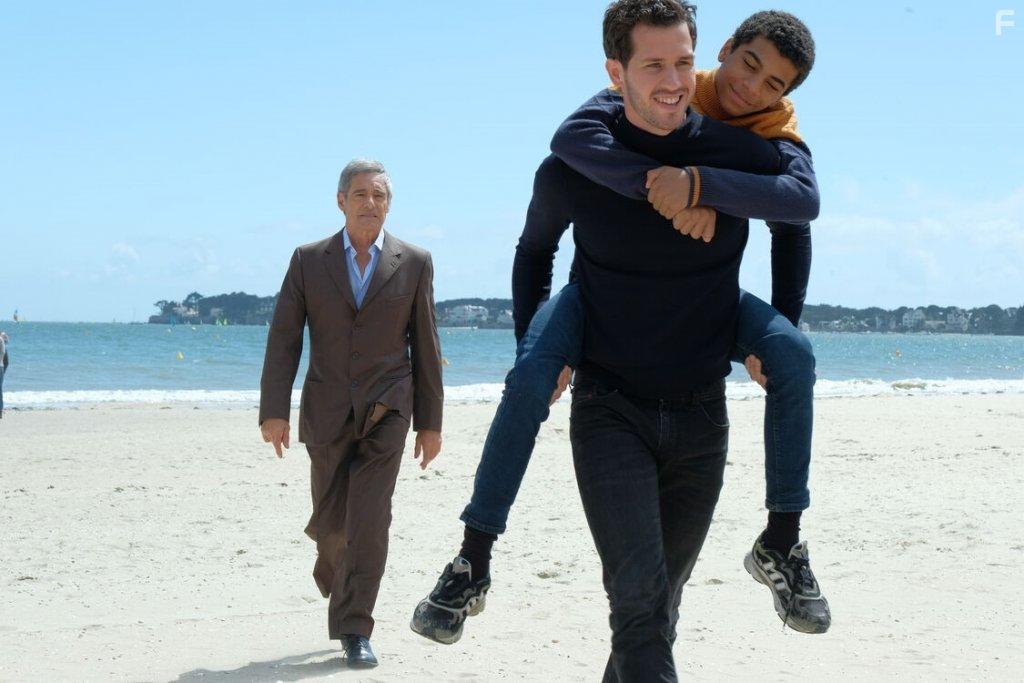 Grard Lanvin, Yoann Eloundou, and Victor Belmondo in Envole-moi (2021)