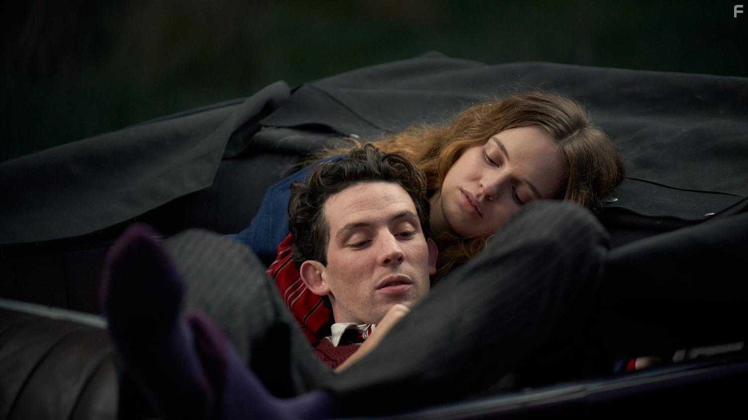 Odessa Young and Josh O'Connor in Mothering Sunday (2021)