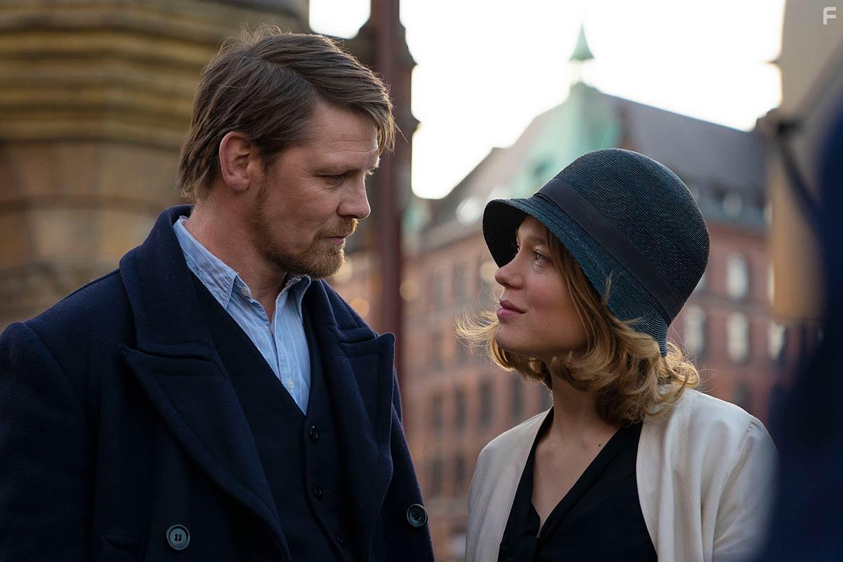 Gijs Naber and La Seydoux in A felesgem trtnete (2021)