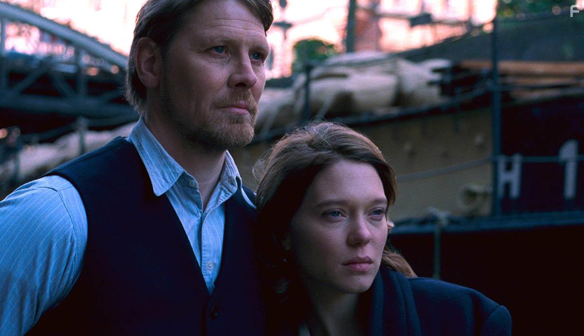Gijs Naber and La Seydoux in A felesgem trtnete (2021)