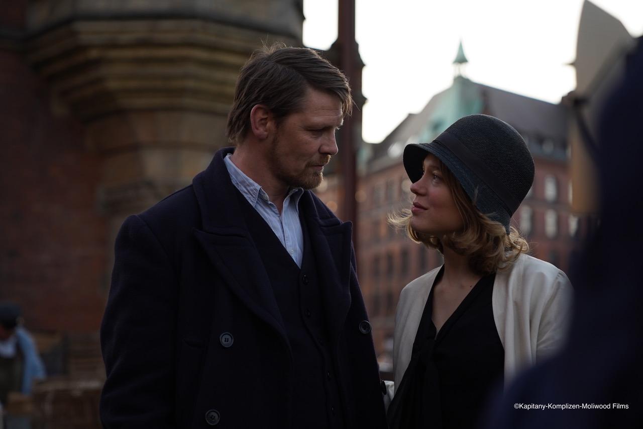 Gijs Naber and La Seydoux in A felesgem trtnete (2021)