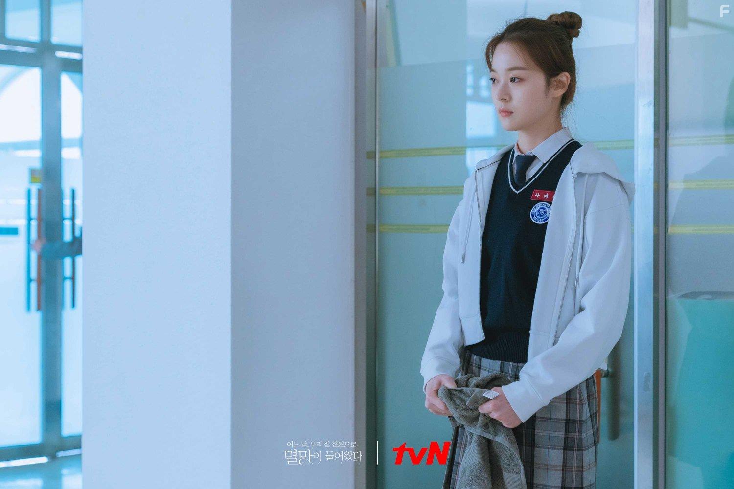 Shin Do-Huyn in Eoneu Nal Uri Jib Hyeongwaeuro Myeolmangyi Deuleowassda (2021)