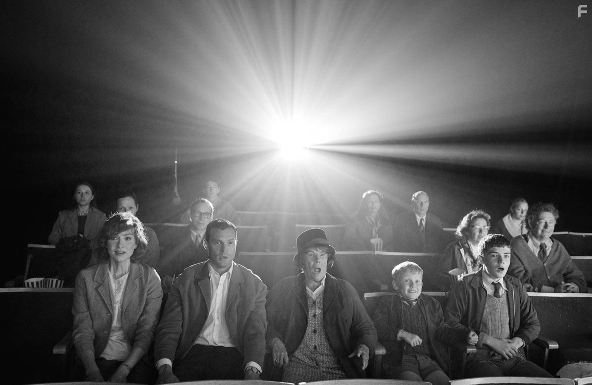 Judi Dench, Jude Hill, Lewis McAskie, Caitriona Balfe, and Jamie Dornan in Belfast (2021)