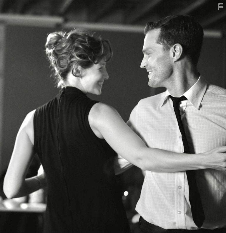 Caitriona Balfe and Jamie Dornan in Belfast (2021)