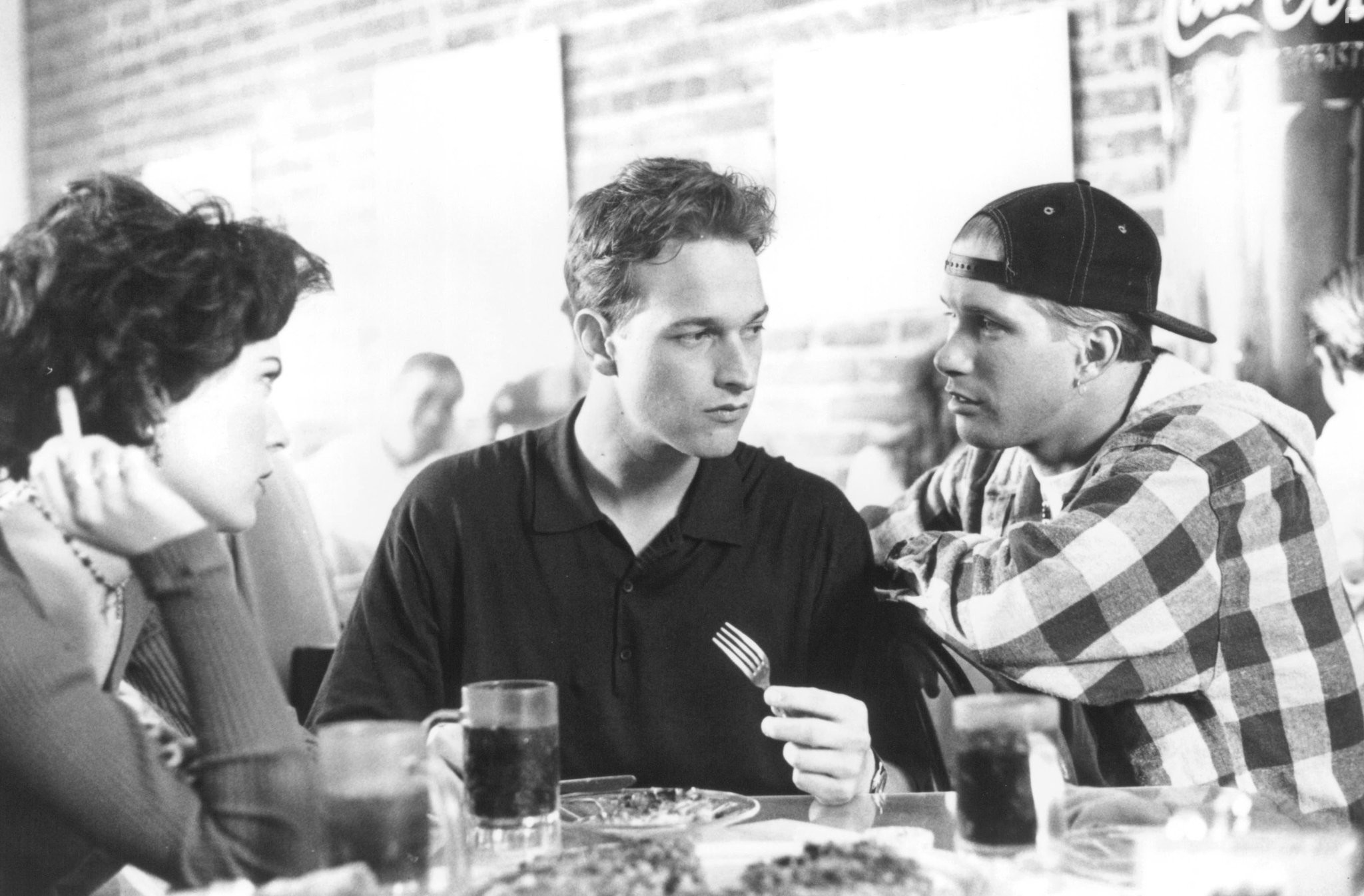 Stephen Baldwin, Josh Charles, and Lara Flynn Boyle in Трое (1994)