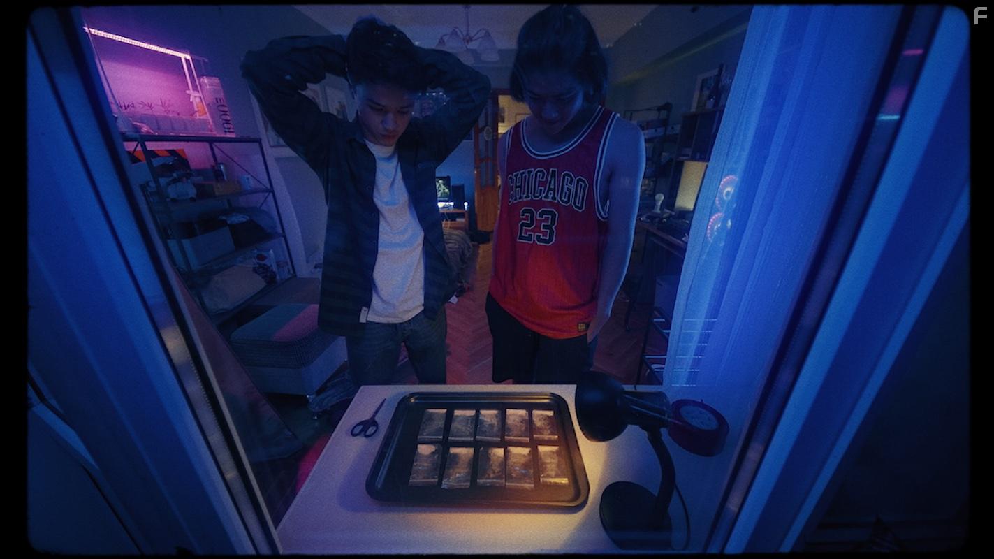 Ansar Ilyasov and Azat Zhumadil in Sheker (2020)