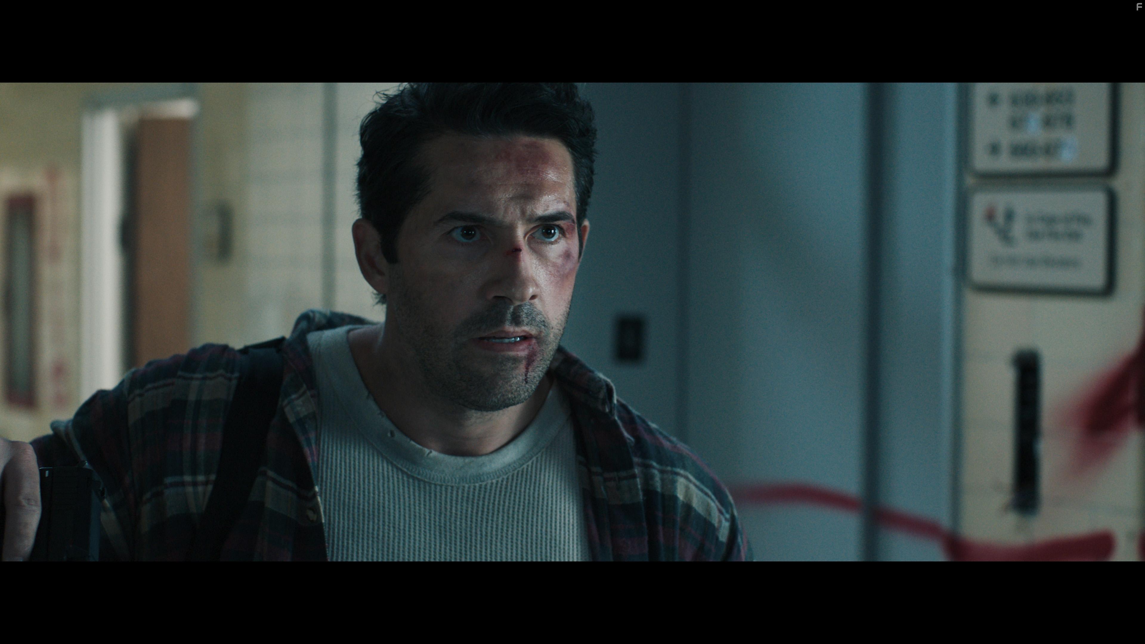 Scott Adkins in Castle Falls (2021)