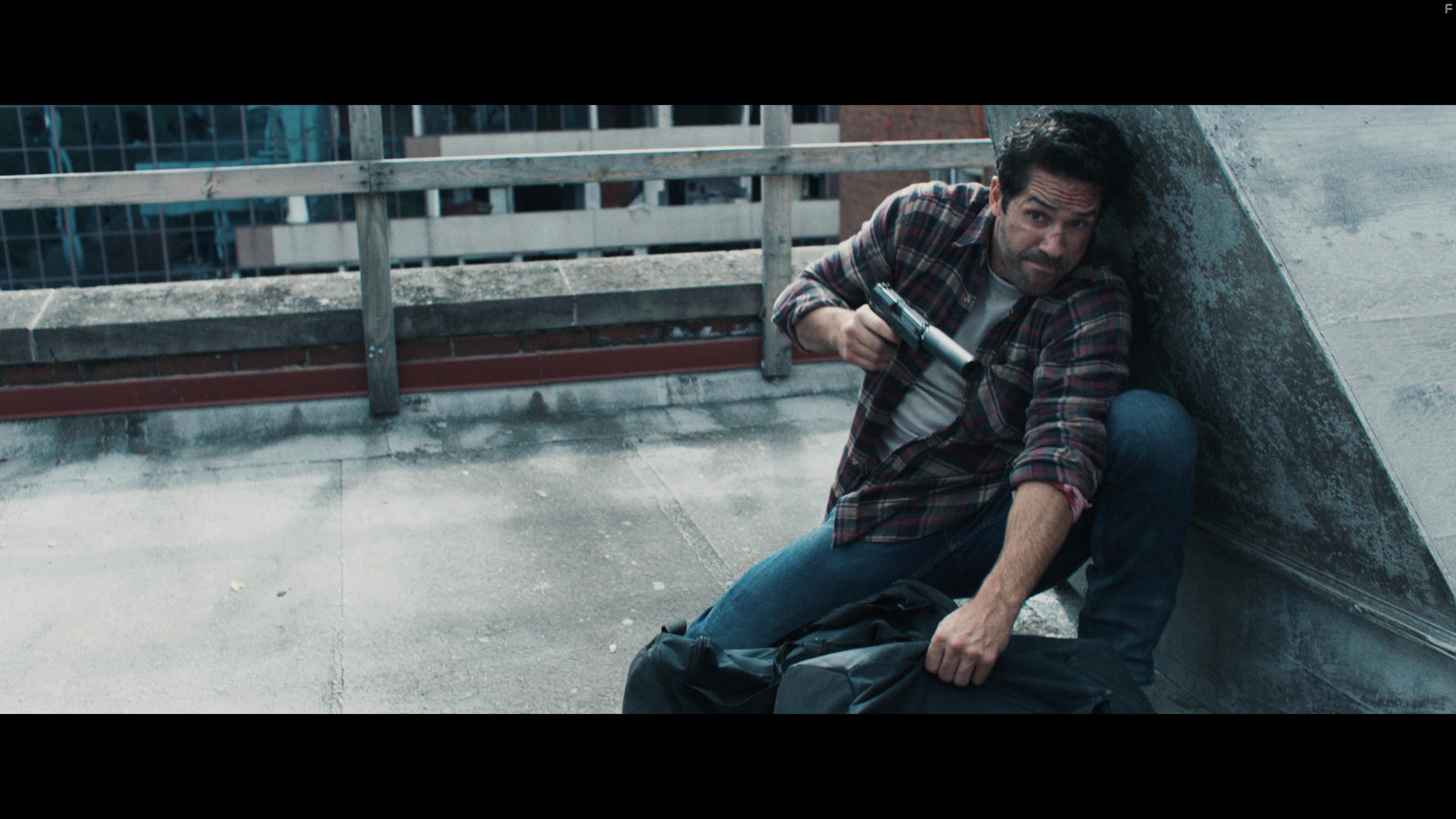 Scott Adkins in Castle Falls (2021)