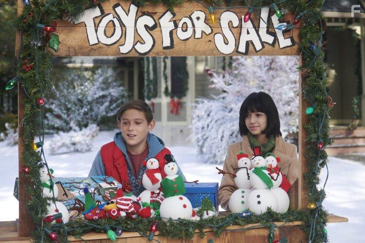 Mattina Arancibia-Colacci and Phoenix Ellis in Christmas CEO (2021)