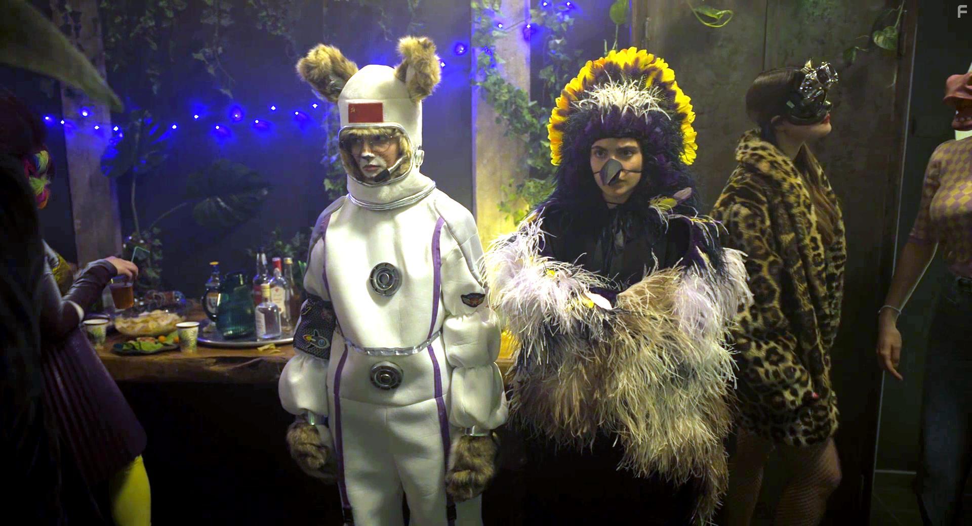 Isabella Mottinelli and Aurora Giovinazzo in Anni da cane (2021)