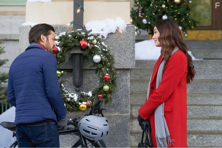 Tyler Hynes and Mallory Jansen in On the 12th Date of Christmas (2020)