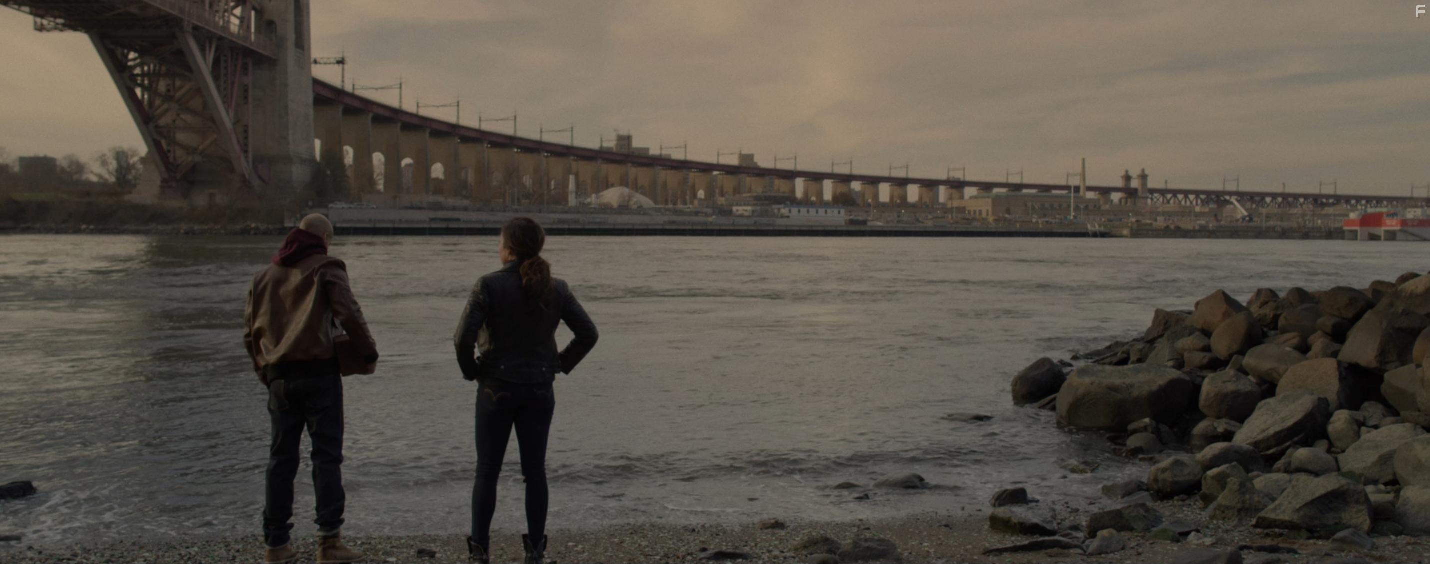 Bari Kang and Allison Thomas Lee in The Scrapper (2021)