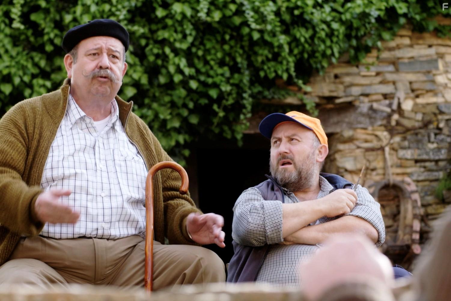 ngel Jodr and Javier Losn in El pueblo (2019)