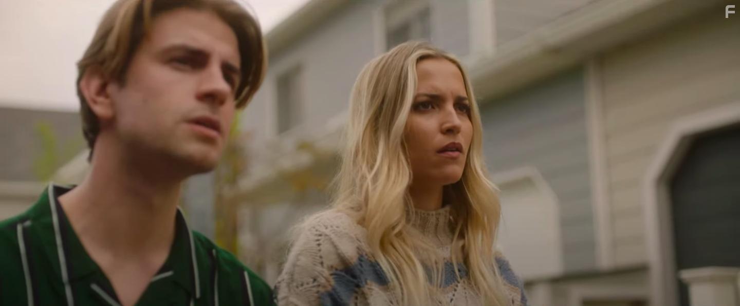 Ana Fernndez and Mario Marzo in Los Protegidos: El regreso (2021)