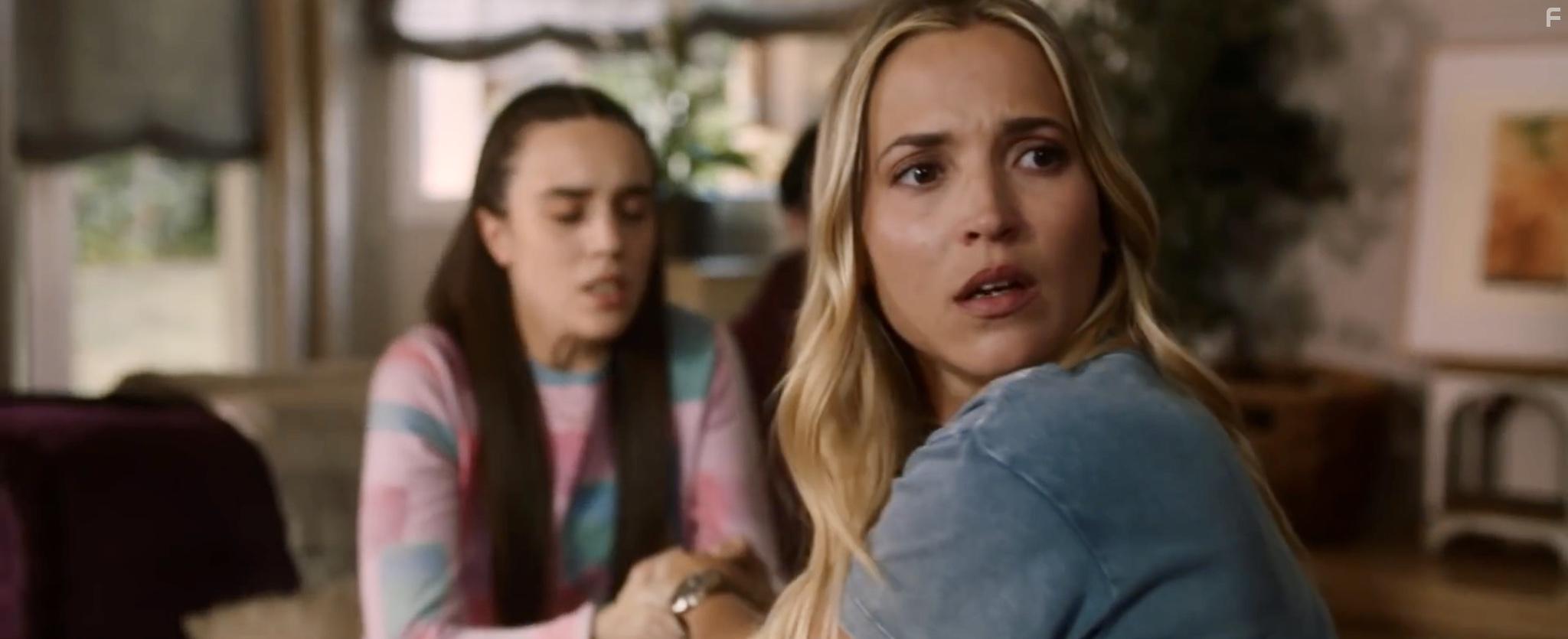 Maggie Garca and Ana Fernndez in Los Protegidos: El regreso (2021)