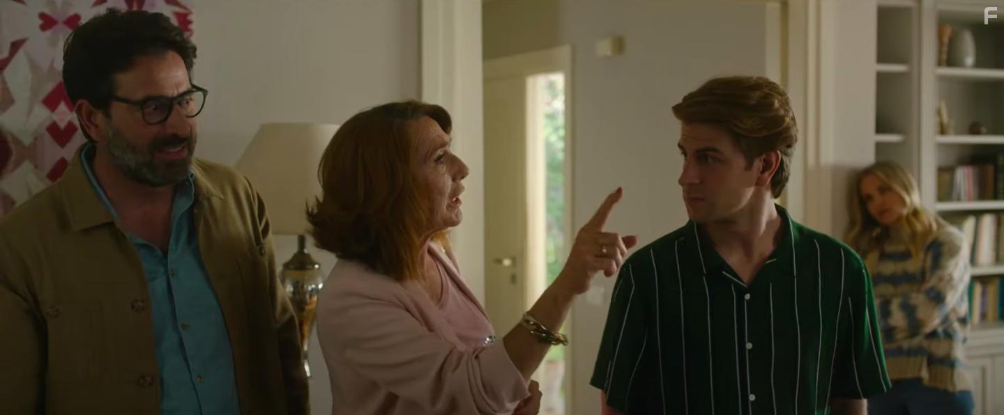 Antonio Garrido, Gracia Olayo, Ana Fernndez, and Mario Marzo in Los Protegidos: El regreso (2021)